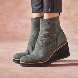 Sofft Elaina Knit Ankle Booties SZ 8 NWT